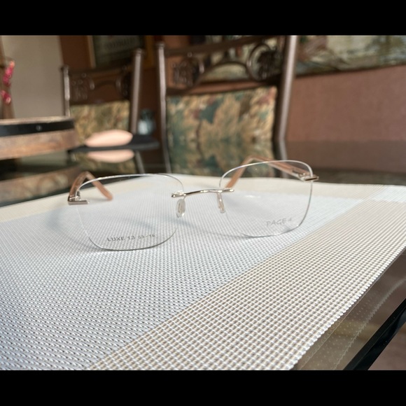 Page 4 Eyewear main image 7